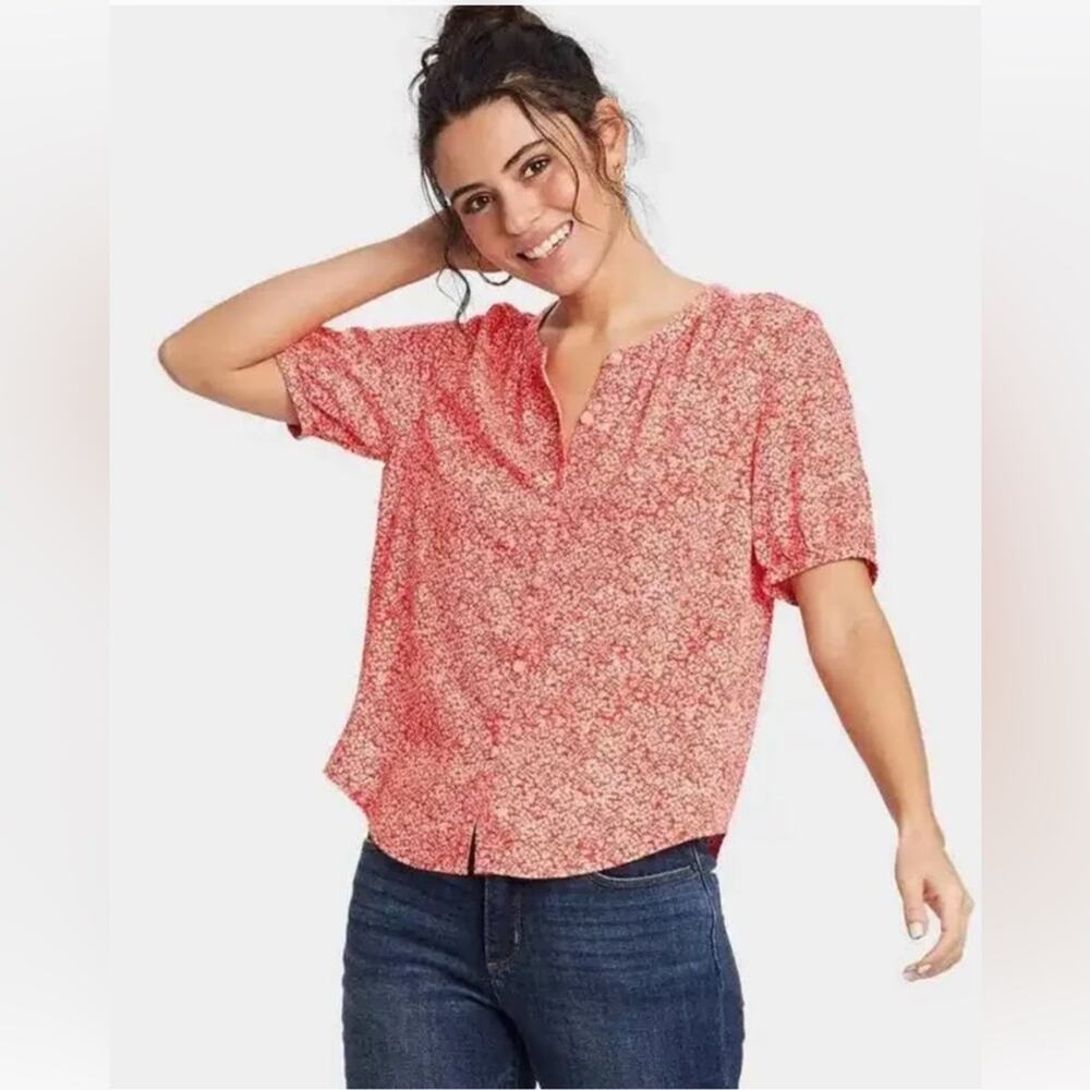 Universal Thread Women's Blouse Top Size large RED Floral